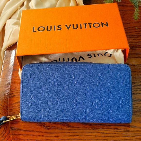 Louis Vuitton Handbags - New LV wallet 4,5" by 7,8"